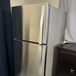 WHIRLPOOL REFRIGERATOR 