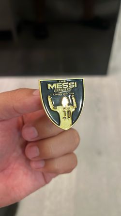 Messi Gold #10 Jersey Pin (Exclusive) - Argentina