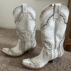 Idyllwind Women’s boots 7.5 white studded Snip Toe