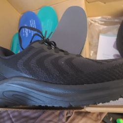 Othrofeet mens 8.5 brand new slip in