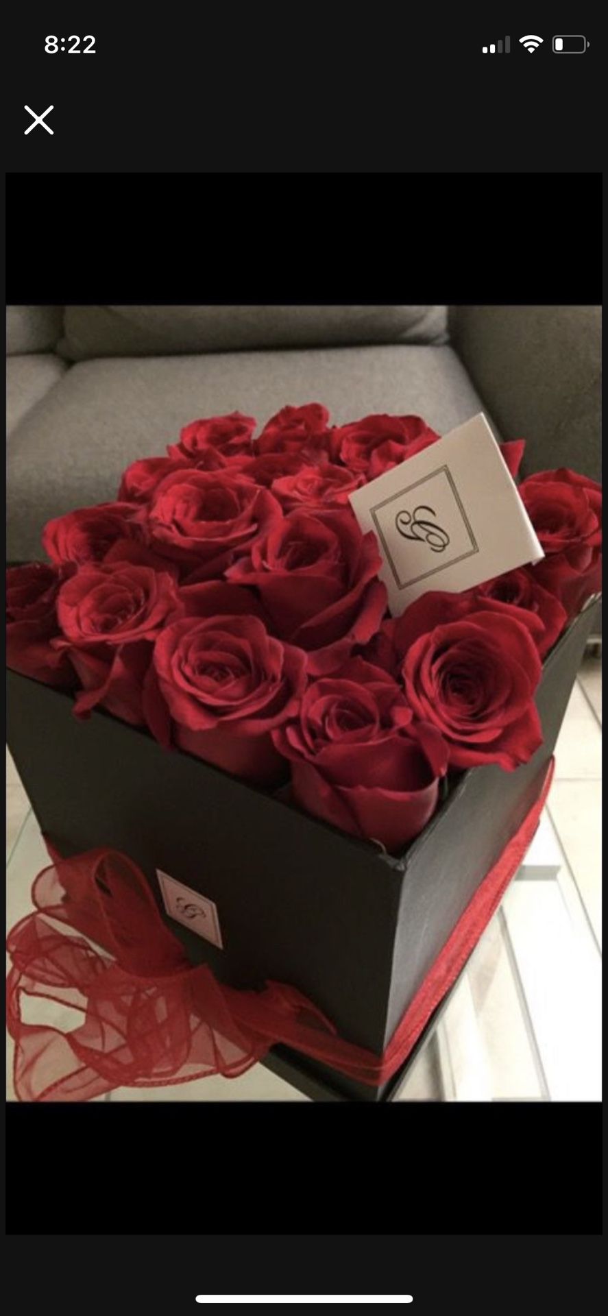 Red roses in a box (fresh Red Roses)