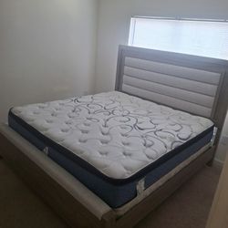 King  Bedroom Group 
