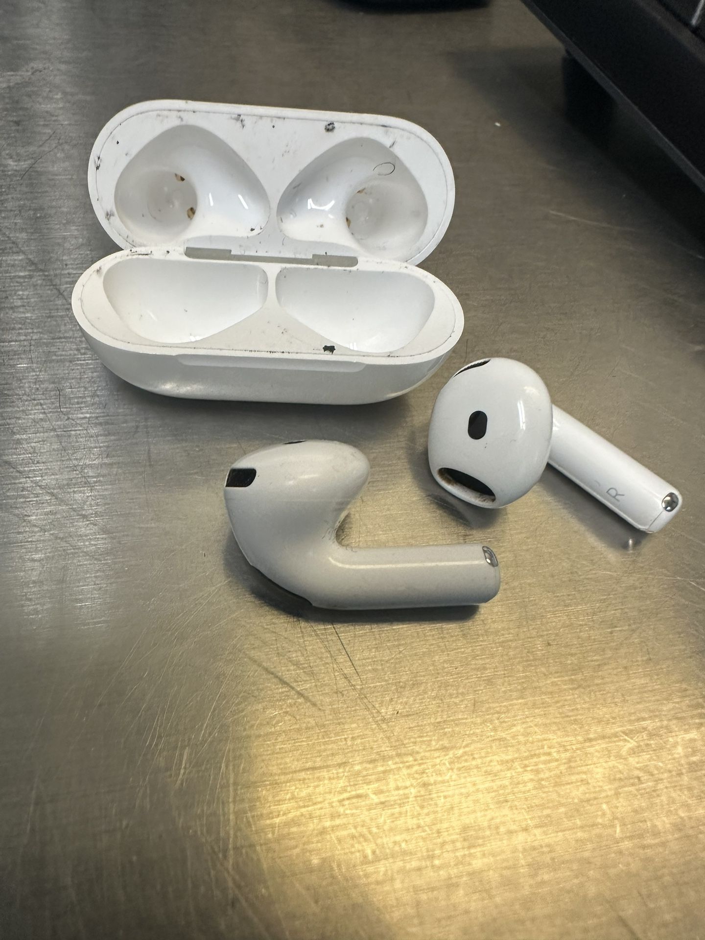 Apple AirPods Gen 2