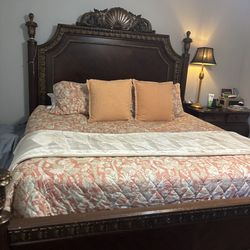 Pulaski Del Corto king size Bed