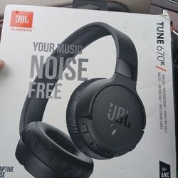JBL 670NC - Wireless On-Ear Headphones with Adaptive Noise Cancelling with Smart Ambient, Up to 65H battery life with speed charge, Lightweight, 