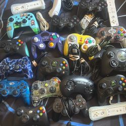 Ps2.wii .xbox .game Cube  Sega Génesis And PS3 Controllers 