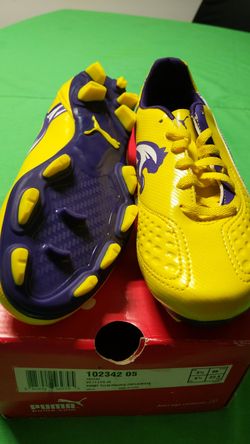 Puma Soccer shoes V5 Firm Ground JR Vbrnt Yellow /Prchte Prple /White Size 4.5