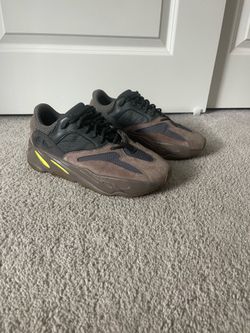 Yeezy 700 V1 Mauve size 10.5