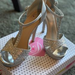 $20 Silver High Heels Size 71/2