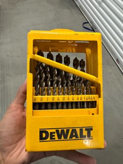DEWALT pilot point drill bit set