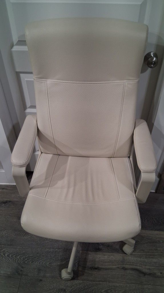 Ergonomic Office/Computer/ Desk Chair with Wheels