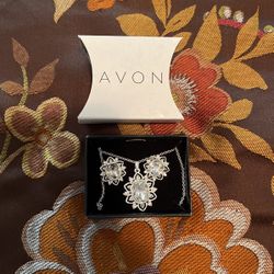 Avon Necklace And Earrings Set
