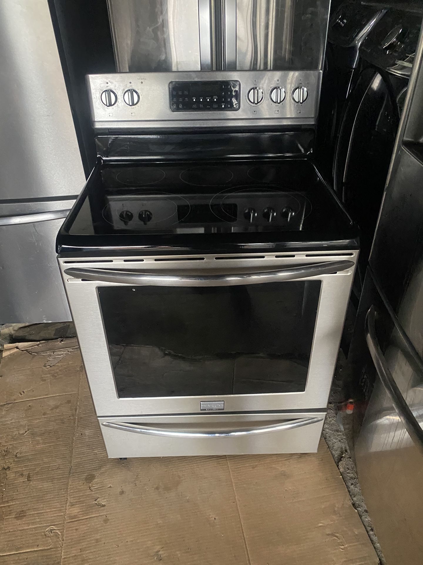 Electric Stove Like New Delivery Installation Include It