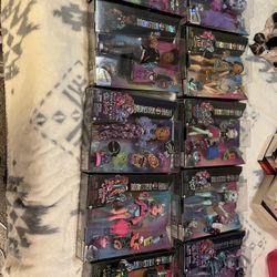 Lot of Monster High Dolls -pending 