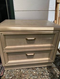 🪵 Thomasville 2-Drawer Nightstand – Solid Oak | Must Go ASAP!