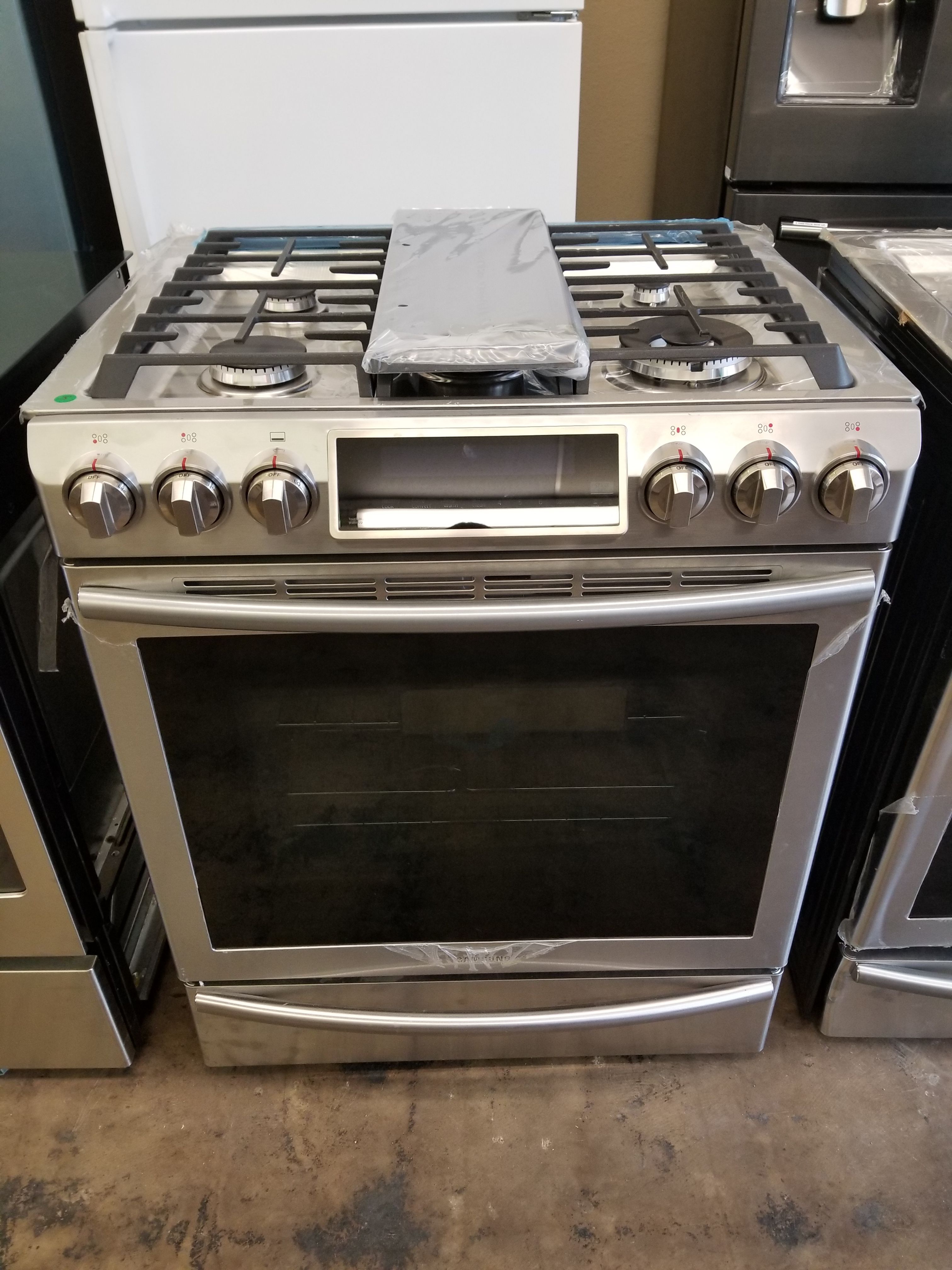 New Samsung Gas Range