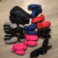 Snow Mittens Or GLOVES 8$ Each Pick Up In Downtown La Or Near Union Station