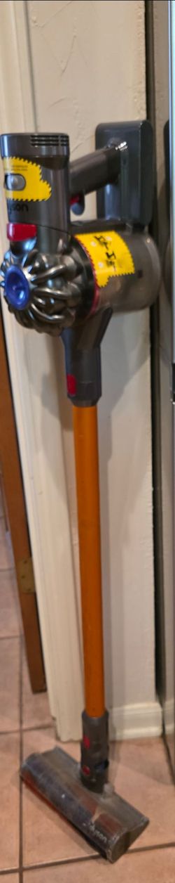 Dyson v7 for sale, needs new battery