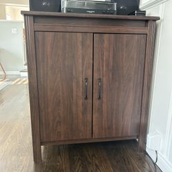 Record cabinet 