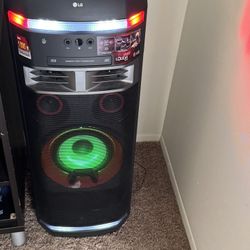LG XBOOM 1000W Entertainment System w/ Karaoke & DJ Effects