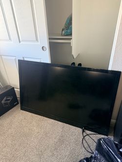 55” LG LED TV + Wall Mount