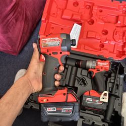 Vendo Dos Taladros Y Dos Baterías  