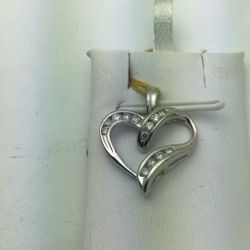 10k White Gold Diamond Heart Pendant 💵  💳  💵  Cash and Card Accepted