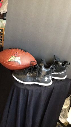 Under Armour hammer mid RM football cleats size 3Y