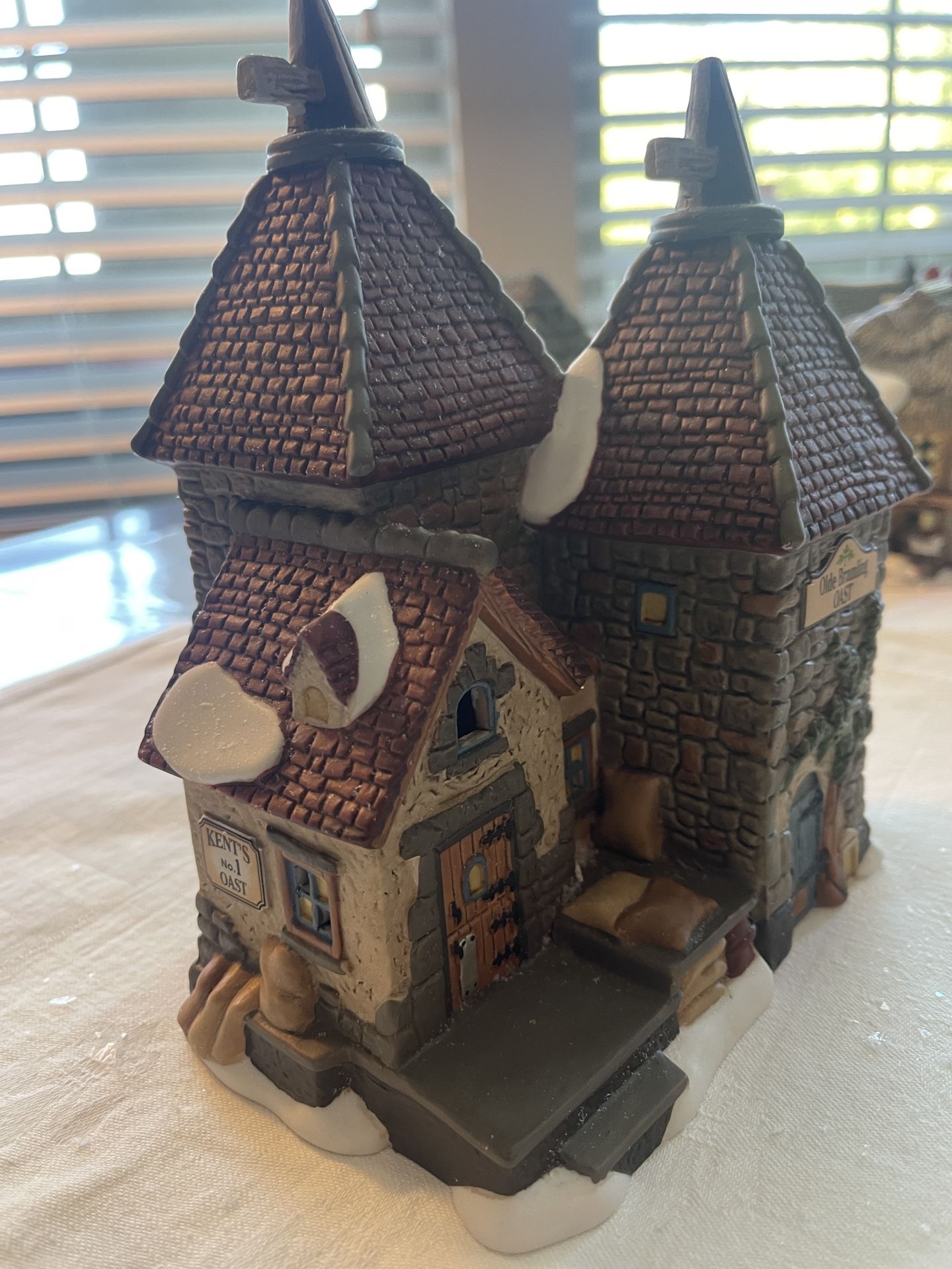 Department 56 - Olde Bramling Oast House - Villaggio Dickens, Edificio Illuminato