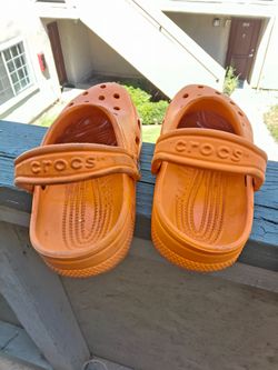 Crocs Classic Clog Women's Size 8 Oranges