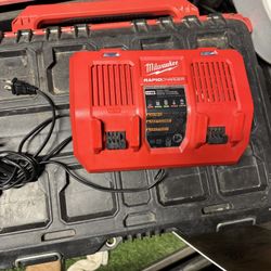 Milwaukee Dual Rapid Charger 
