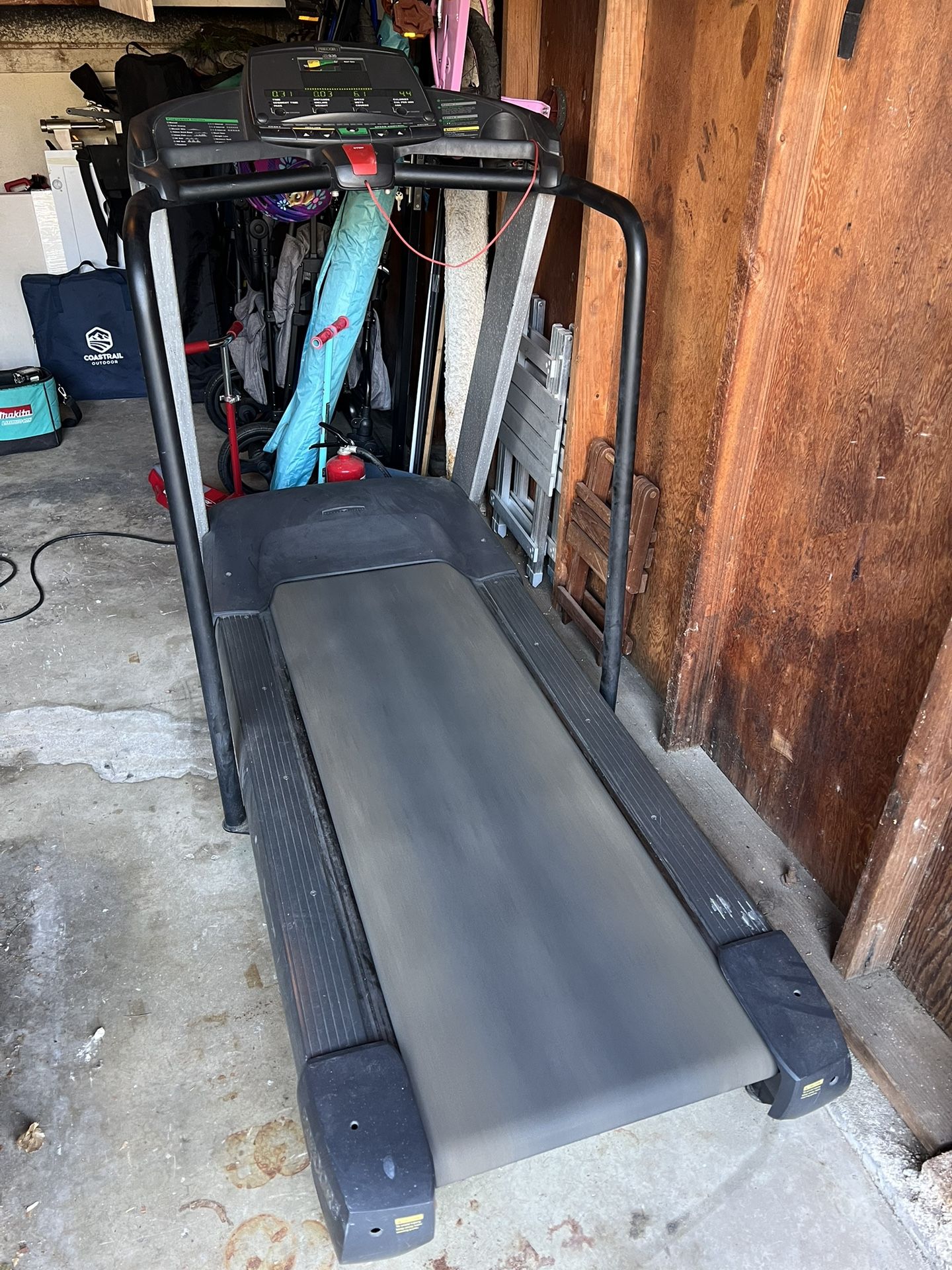 Treadmill ***FREEEE***