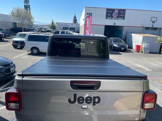 New  Hard Trifold  2019 - 2026 Jeep Gladiator Tapa para Troka