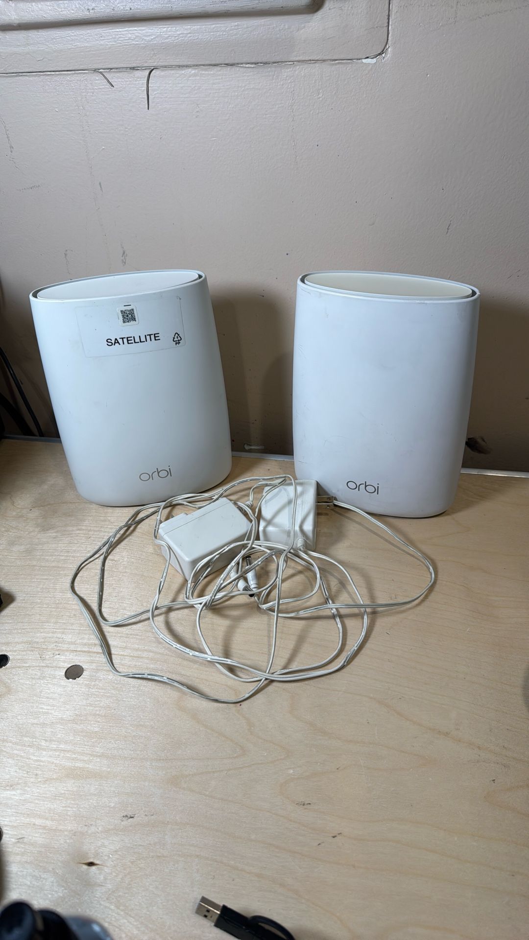 2 Orbi Satellite RBS50v2 with AC Adapters