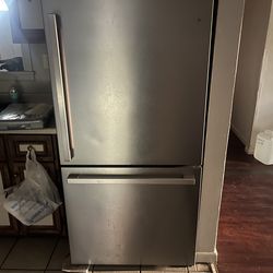 Refrigerator, silver.