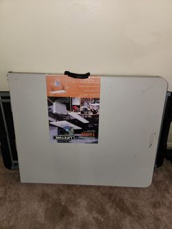 Outdoor folding table