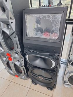 Large Party Speaker with Built-In Screen
