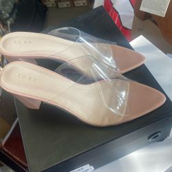 Woman’s Clear pointed Toe Shoes 👠 