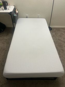 Zinus 8” memory foam mattress (6 months old)
