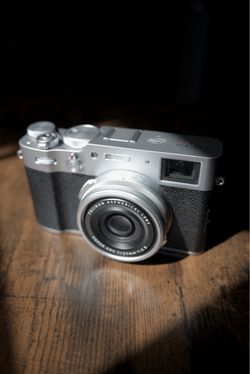 Fuji X 100v