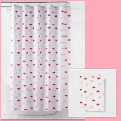 LIKE NEW ROOM ESSENTIAL TARGET SHOWER CERTAIN 72x72 WITH 2 MATCHING HAND TOWELS