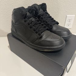 Jordan 1 Mid Black Used Size 10.5