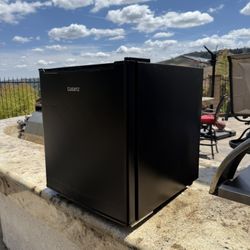 Galanz Mini Fridge