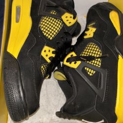 Jordan 4 Retro Thunder 