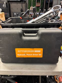 Pittsburgh 10-Ton Hydraulic Punch Driver Kit 56411 w/ Case