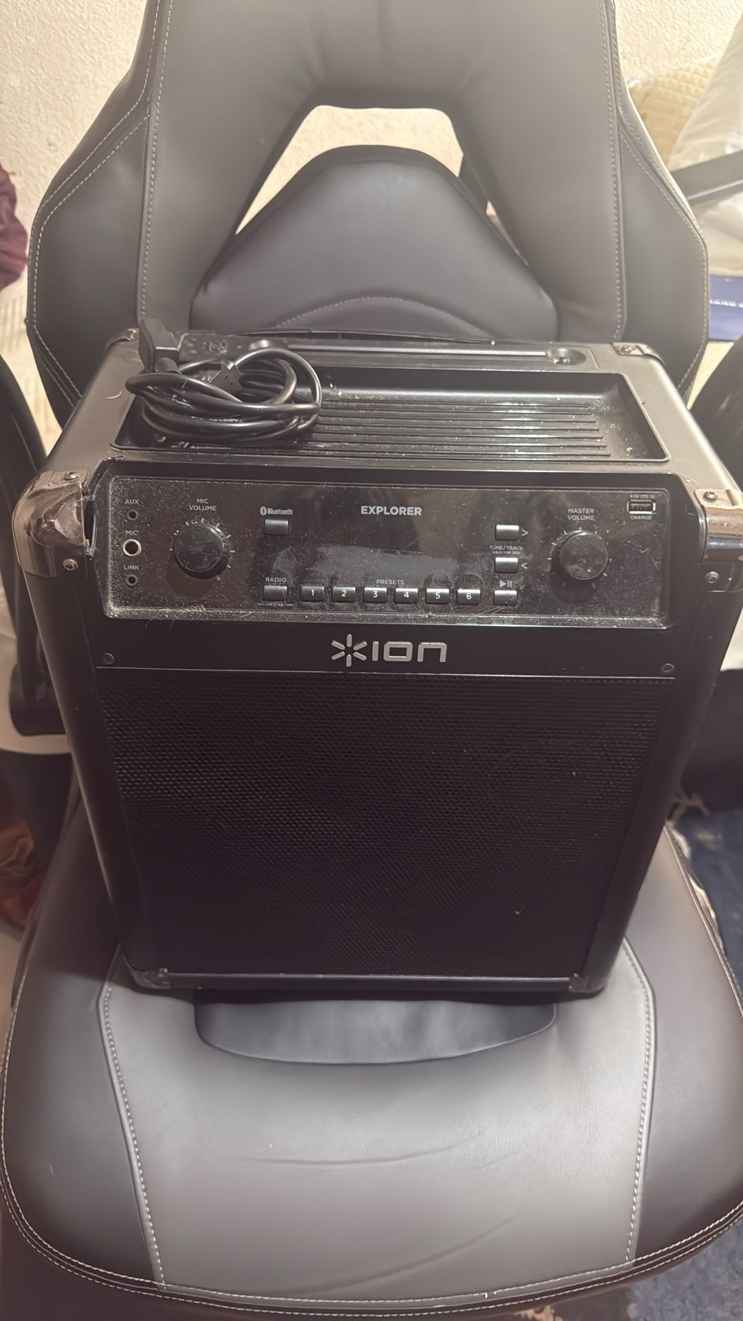 Used Ion Speaker Vary Loud Cord Included Bluetooth And Radio