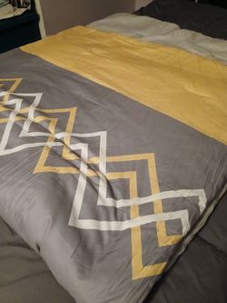 Gray and Yellow Geometric Comforter