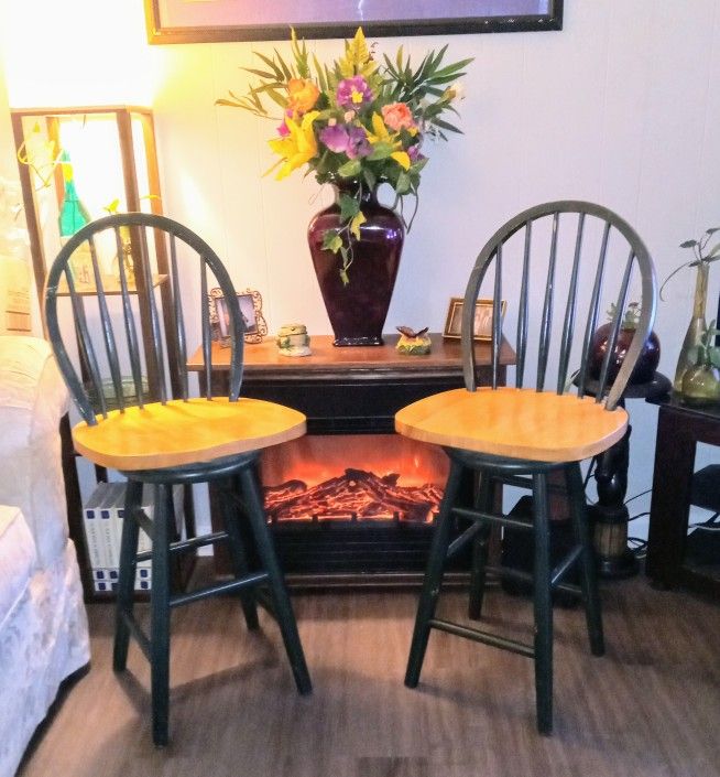 High-End Oak Bar/Breakfast Nook Stools