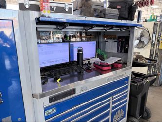 Hutch and stainless steel top Mac macsimizer