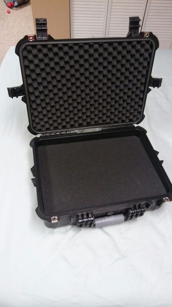 Hard shell carrying case